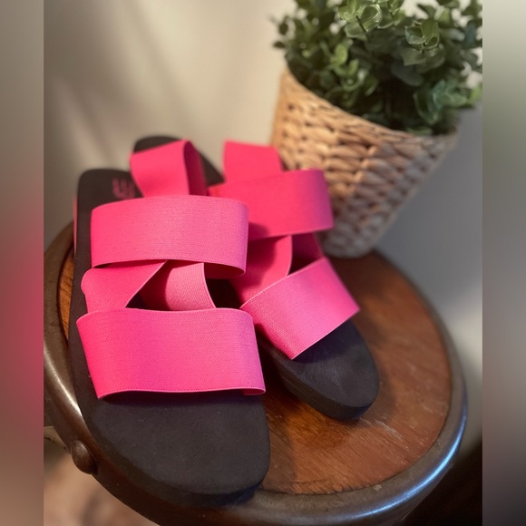 ESPRIT Bright Pink Sandals size 8 - Picture 2 of 3